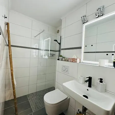 Klassen Stay - Design Studio In 11 Etage - Tolle Aussicht - Sauna, Pool - Netflix Lahnstein Exterior foto